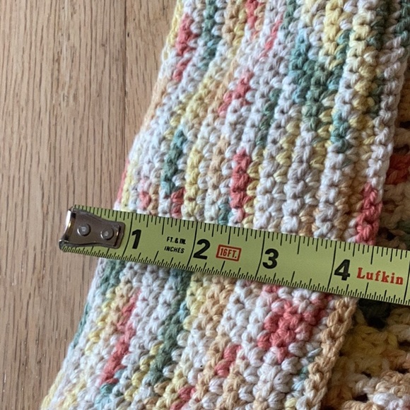 Lovely hand crafted tote bag and matching belt with goldtone buckle. - Picture 7 of 11